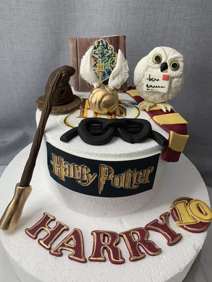 Prédécoupé** Décoration de gâteau Harry Potter personnalisée 15 cm et 15  décorations supplémentaires : : Épicerie