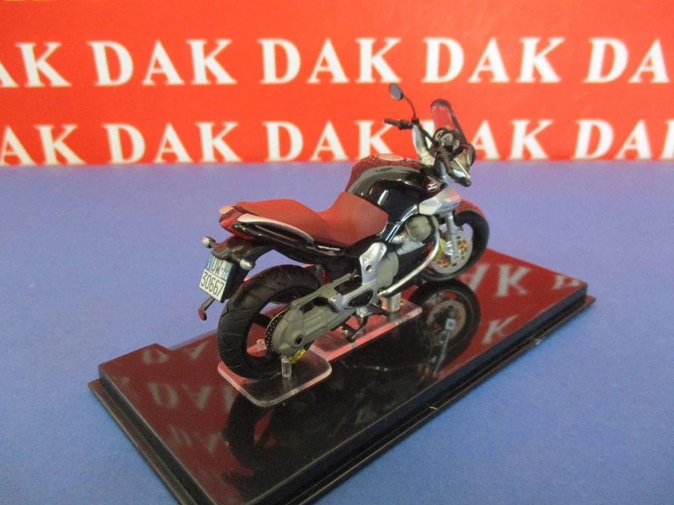 Die cast 1/24 Modellino Moto Moto Guzzi Breva V1100 by Atlas - Immagine 3 di 4