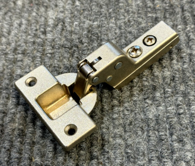 GRASS 1800 Cabinet Hinge | Slide-On | 1000 Series | Self-Closing |Austria
