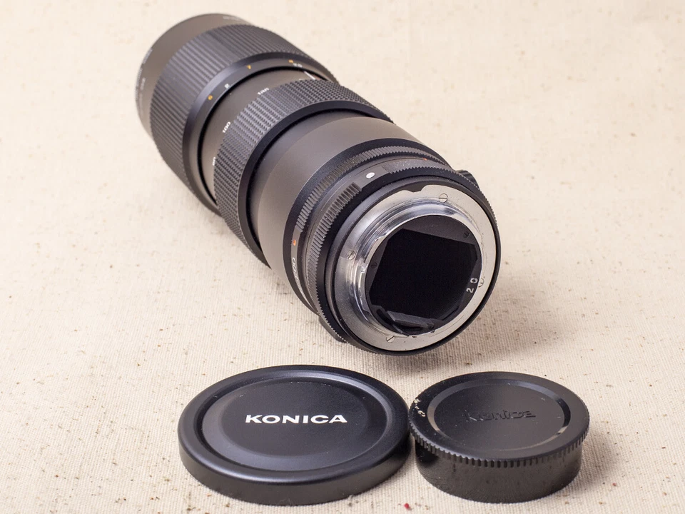 Teleobjetivo zoom Konica Autoreflex 80-200 con estuche y parasol Foto 3 de 4