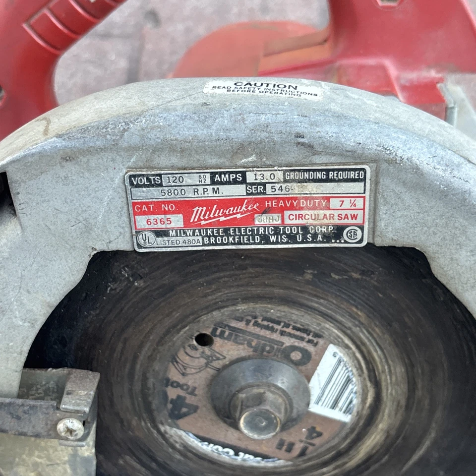 Sierra circular Milwaukee 6365 de alta resistencia de 7-1/4" hecha en EE. UU. eléctrica con cable FUNCIONA Foto 2 de 4