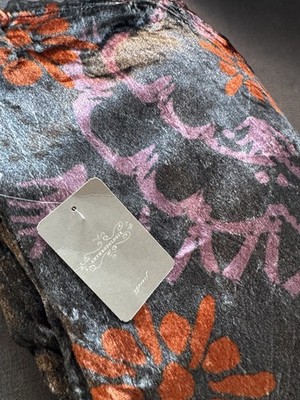 Paar Anthropologie Fritha verdeckte Vorhänge mit Schlappen und seidigem Samtgefühl