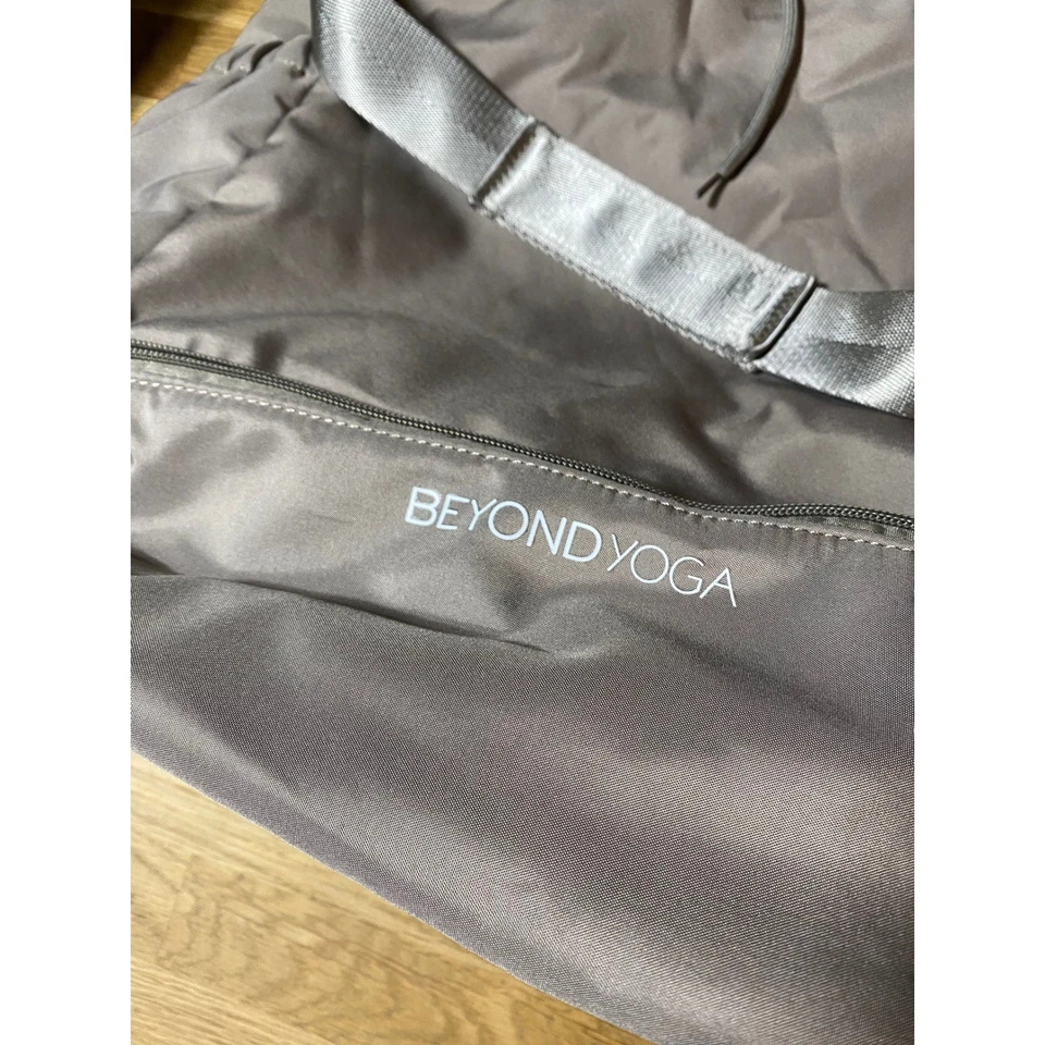 Beyond Yoga Convertible Drawstring Duffel Bag Travel Gym Workout Carryall - Image 2 of 4