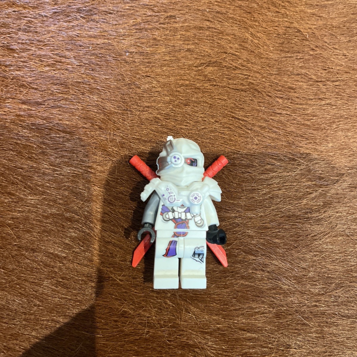 LEGO Ninjago White Nindroid Bricktober Minifigure W Swords 2017