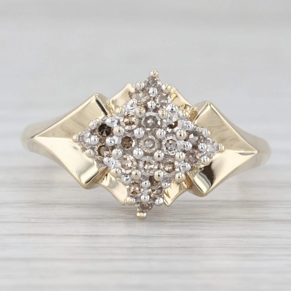 Помолвочное кольцо из 10-каратного белого желтого золота с кластером бриллиантов 0,16 карата размер 7,25 - Изображение 2 из 4