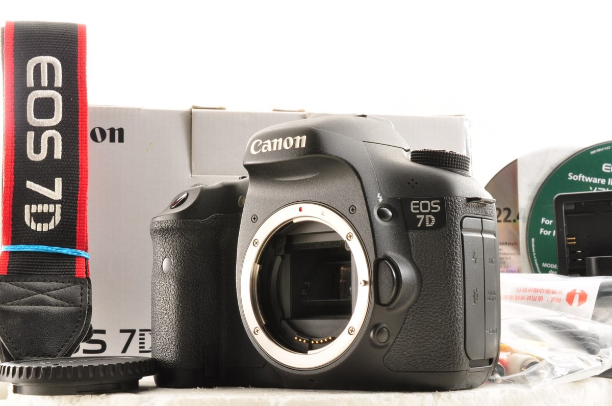 Canon EOS 7D DSLR Camera Black Body w/Box *Near Mint