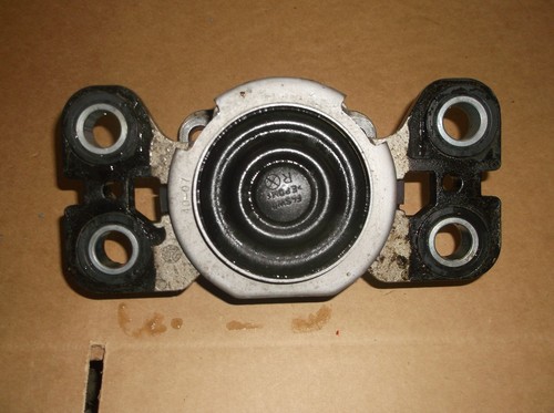 OEM Land Rover LR2 Tansmission Mount W. Bracket & Insulator Housing 08-12 - 第 1/1 張圖片
