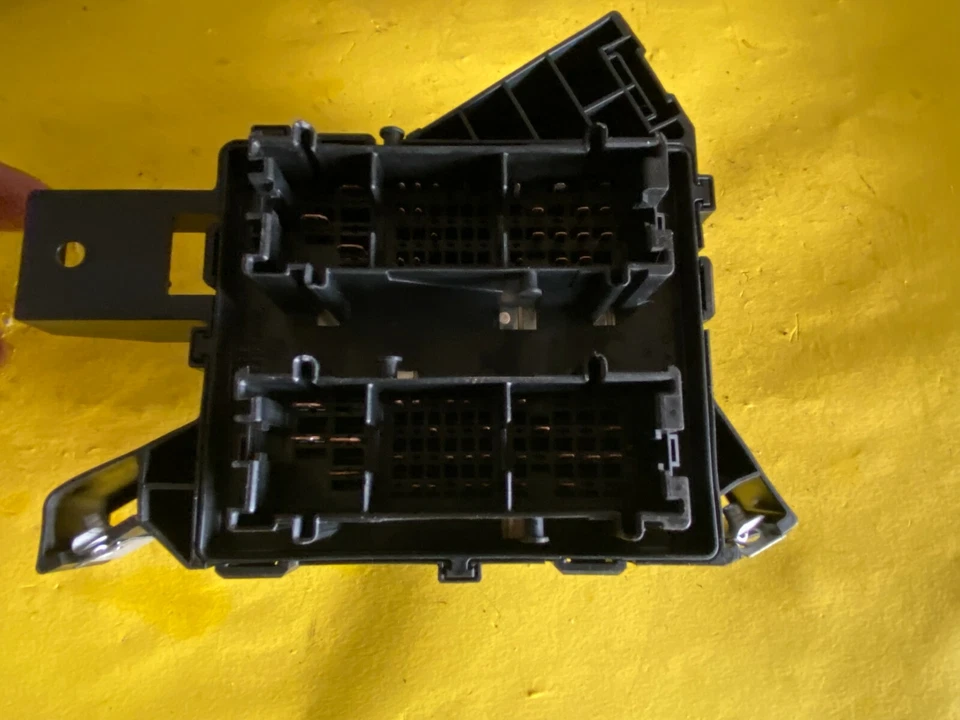 Chevrolet Uplander LS 2005-2009 caja de relé de fusibles OEM 15209933 Foto 4 de 4