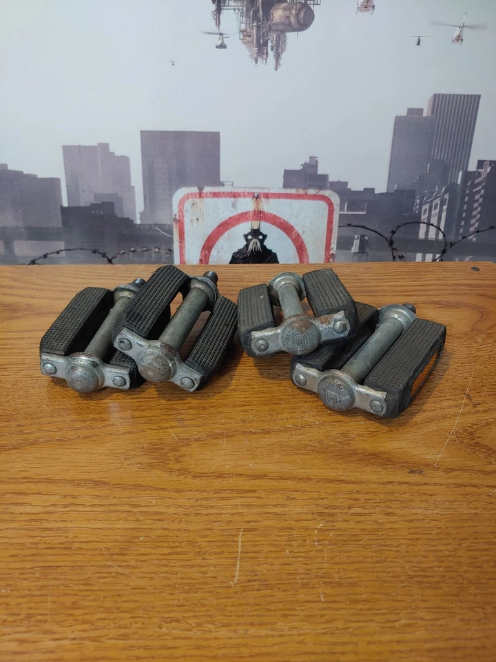 Vintage Cruiser Bike Pedals Lot 2 Sets 2 Sizes 1/2in Union - Image 2 of 4
