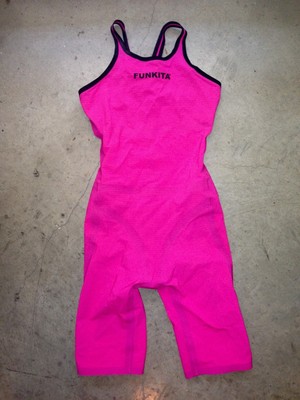 funkita kneeskin