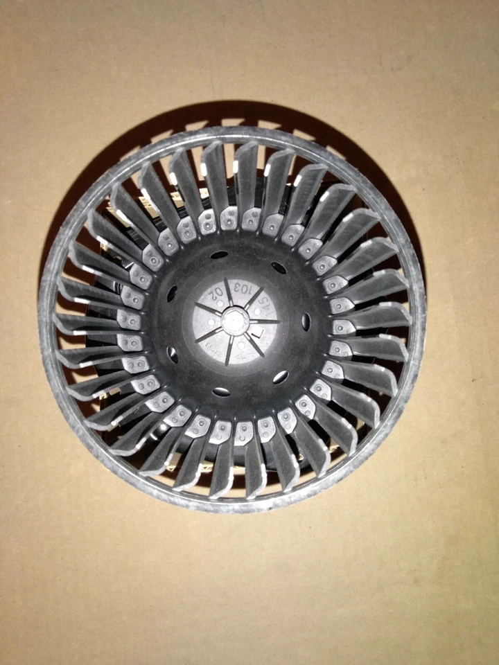 Двигатель вентилятора ОВКВ VDO PM122-1 1983-88 760 - Изображение 2 из 3