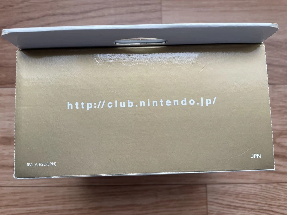 Nintendo Wii Golden Classic Controller PRO Club Nintendo Limited Edition New - Image 3 of 4