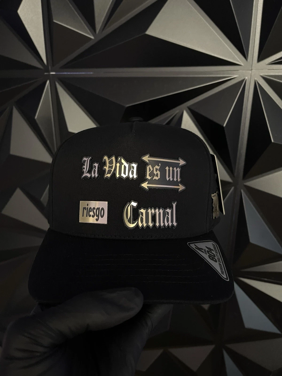 Dios Por Delante,La Vida Es Un Riesgo Carnal,Hat