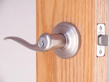 Kwikset Signature Series Tustin Keyed Entry Lever Satin Nickel 740TNL15 #8kp