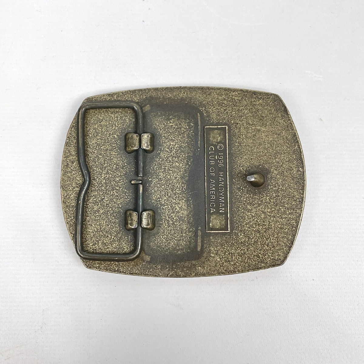 Lot De 2 Boucles De Ceinture En Laiton 'Handyman Club Of America' - Membre à Vie 1996 - Thème Marteau - Occasion TB