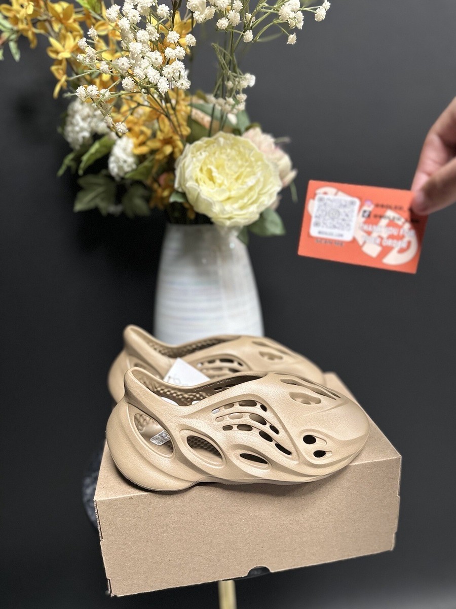 Yeezy Foam Runner Clay Taupe Size UK
