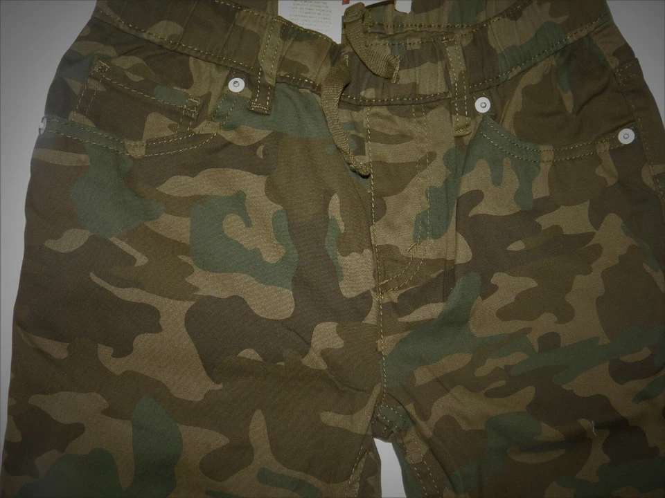 Pantalones de mezclilla LEVIS camuflados calce ajustado elásticos de sarga para niño verde camuflaje Foto 3 de 4