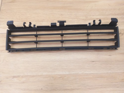 BMW 5er G30 G31 Bj.2019 Stoßstangengitter Abdeckung Vorne Mitte 7385257