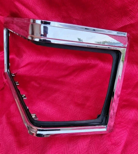 1990 91 92 CADILLAC FLEETWOOD BROUGHAM RWD DRIVER SIDE LH HEADLIGHT BEZEL TRIM - Picture 2 of 13