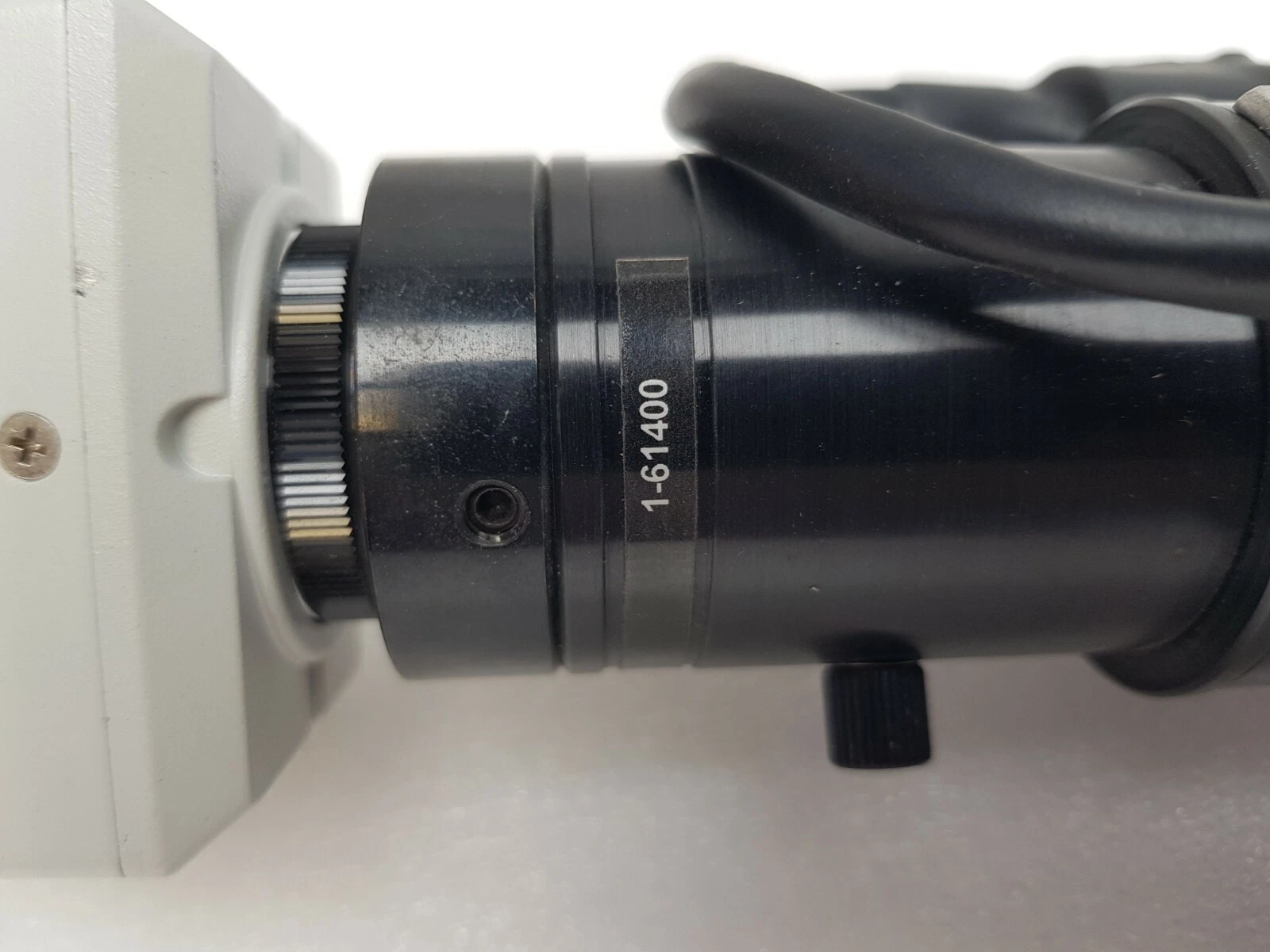 Navitar 1X mini adapter engraved 1-61400 between the camera and the zoom