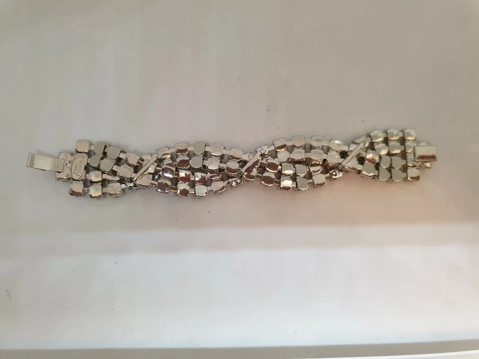 Impresionante Pulsera de Diamantes Entrelazados con Cristal y Ópalo Blanco. Foto 4 de 4