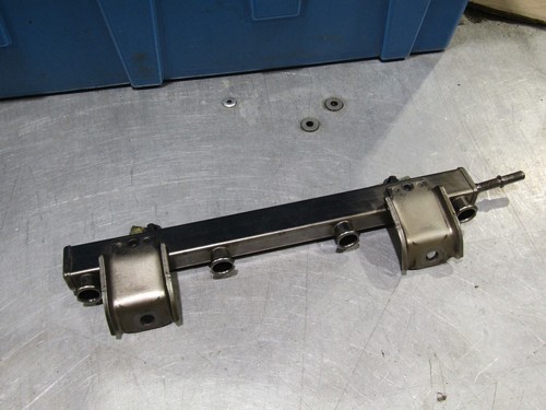 2010-2013 Mazda 3 2.0L OEM fuel rail 10 11 12 13 - Picture 2 of 4
