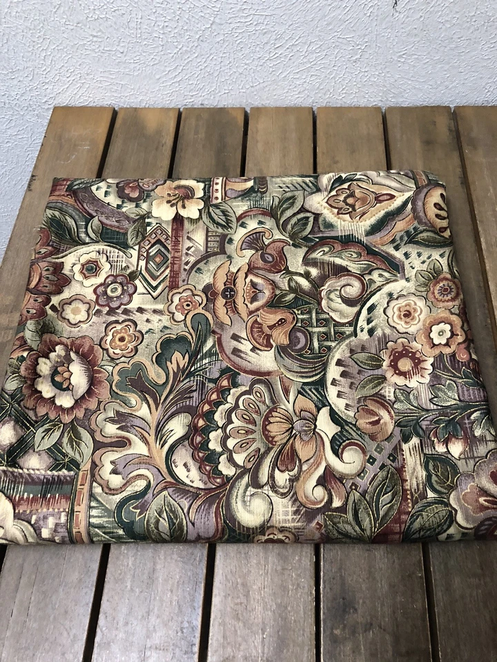 Обивочная ткань Mill Creek желтовато-коричневая оливковая бордовая с цветочным рисунком 55 дюймов x 3,3 ярда - Изображение 2 из 4