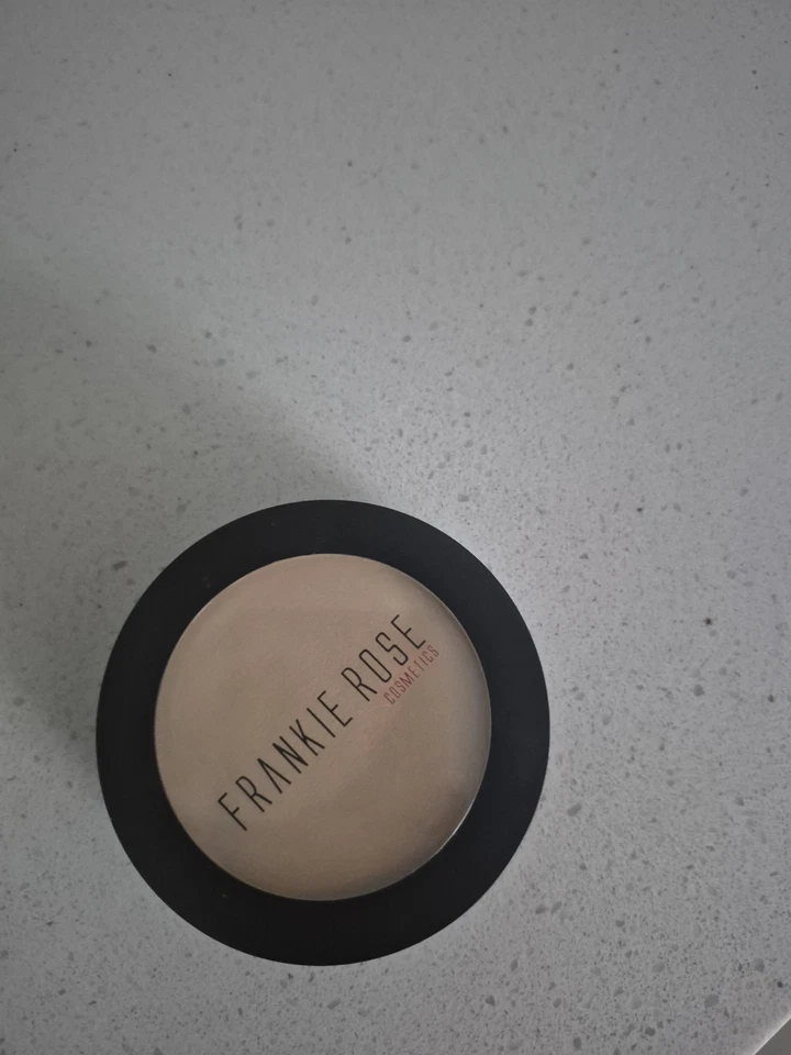 Base en polvo Frankie Rose  Foto 2 de 2