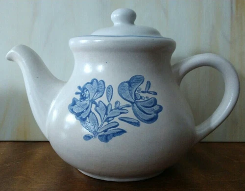 Pfaltzgraff Yorktowne 5 1/2 " Tea Pot