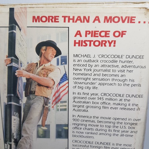 EXCELLENT Cond. Crocodile Dundee Original 1987 Movie VHS Clamshell Tape - Picture 8 of 16