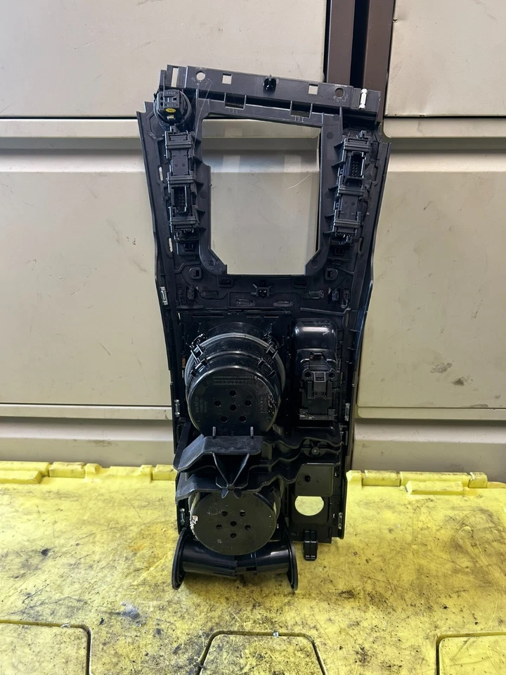 VOLKSWAGEN GOLF MK7 2013-2016 consola central portavasos 5G0862531 Foto 2 de 3