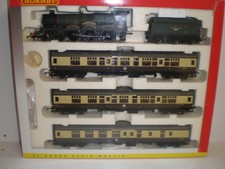 Hornby R2372M "The Royal Duchy" train pack containing "Trematon Castle" NEW