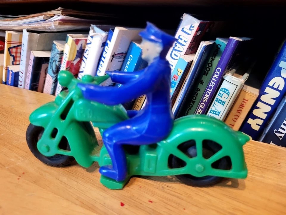 MUY BONITA MOTO DE PLÁSTICO VERDE HUBLEY CON CONDUCTOR Foto 2 de 4