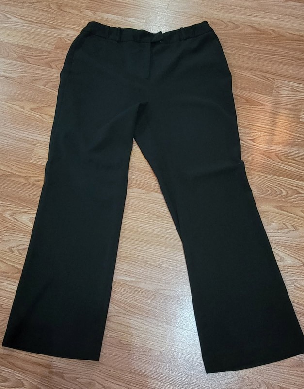 Leo Nicole brand dressy black pants in size 14P in excellent condition