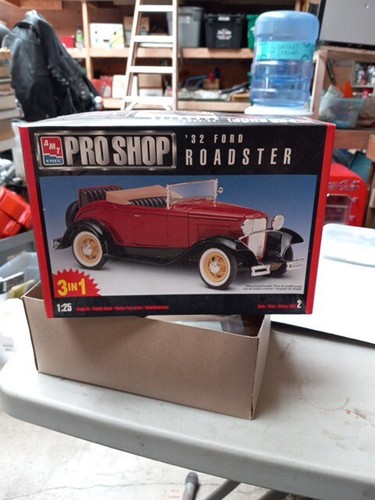 AMT ERTL PROSHOP '32 Ford Roadster 1/25 Scale Model Kit FREESHIP Open ...