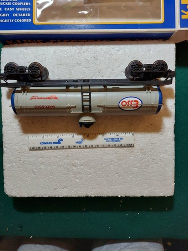 K-LINE #K-6310 ESSO TANK CAR - Picture 4 of 5