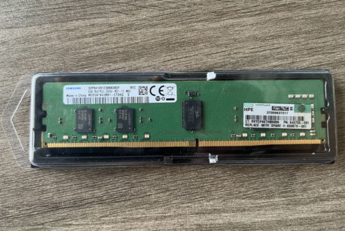 Serveur Samsung 8 Go PC4-2666V DDR4 2666 MHz RDIMM ECC M393A1K43B1-CTD6Q - Photo 1/3