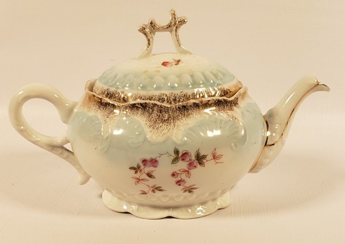 Vintage Small Teapot Floral Gold Gild/Dusting Blue Airbrushed White 3 Cup A30 - Picture 2 of 7