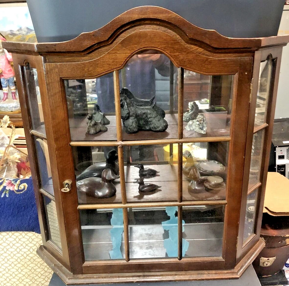 Armario de té vintage años 40-60 con 2 estantes y puerta con cerradura, apilable en la pared Foto 2 de 4