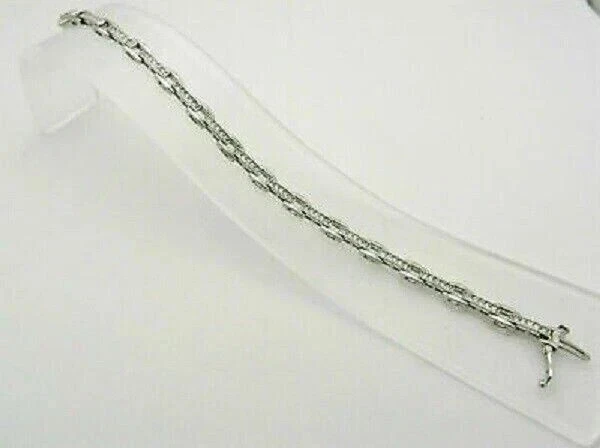 Impresionante brazalete de tenis enchapado en oro blanco de 14 k con diamantes simulados de corte redondo de 8 quilates Foto 3 de 4