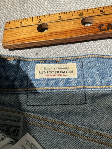 Levis Premium Mid Length Shorts Womens Size 26 80s Mom Denim Casual Pants - Picture 9 of 13