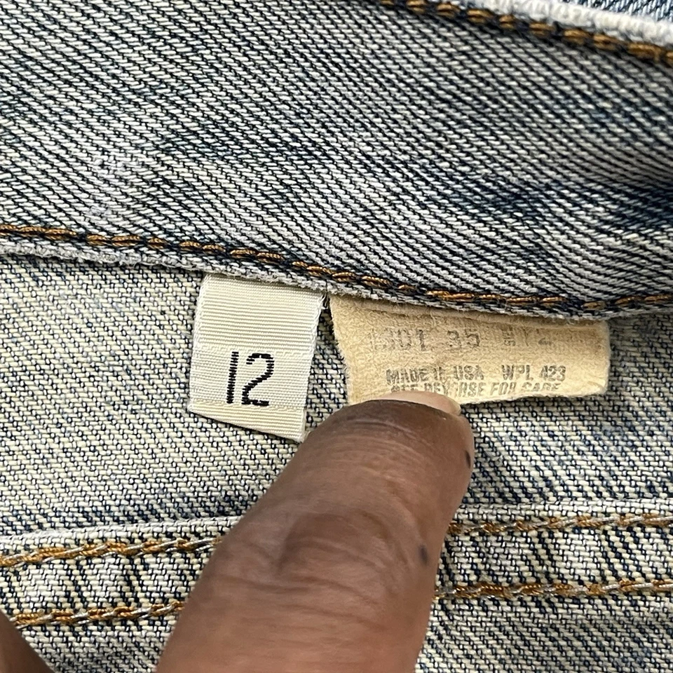 Jeans Levi’s 685 para mujer con lengüeta naranja hechos en EE. UU. 26x30 lavado ligero desgastado años 80 Foto 4 de 4