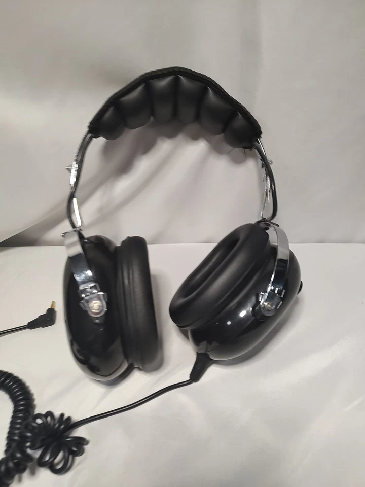 Auriculares de carreras Radio Shack de colección con reducción de ruido ajustables negros Foto 3 de 4