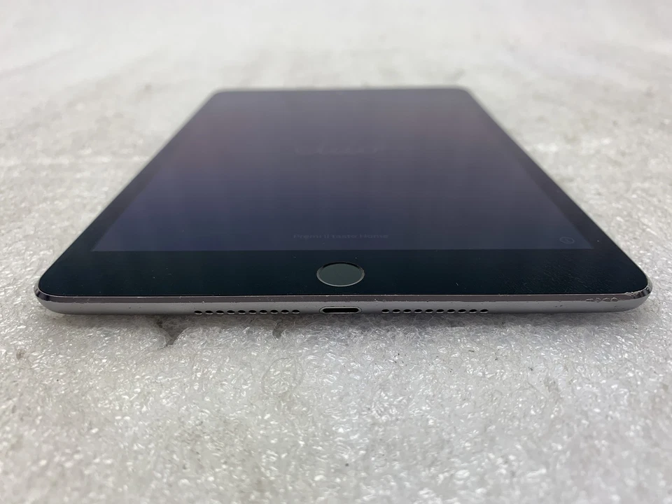 Apple iPad mini 4 (A1550)  Space Gray 16GB used great condition - Image 3 of 4