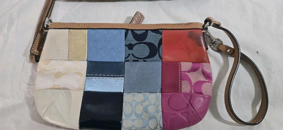 Lote Cartera Muñequera Coach Signature Patchwork Cuero Gamuza Azul Multi Tostado Foto 4 de 4