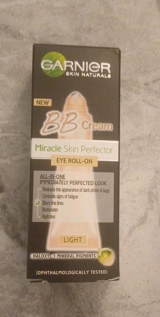 Garnier Skin Naturals BB Cream Miracle Skin Perfector Eye Roll-On - Light 7ml