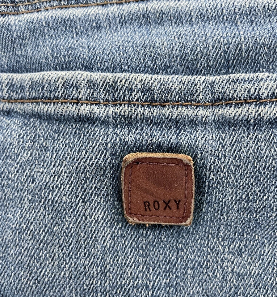 Pantalones cortos de mezclilla ROXY con puños enrollados para mujer 7/28 Foto 4 de 4
