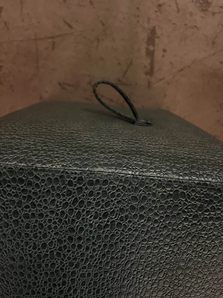 Reposapiés otomano Southfield de cuero sintético verde guijarro de vinilo con ruedas de ricino Foto 2 de 4