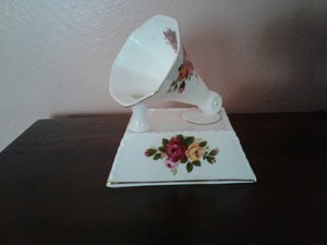 VINTAGE-COTTAGE-ROSE-FINE-BONE-CHINA-VICTROLA-MEGAPHONE