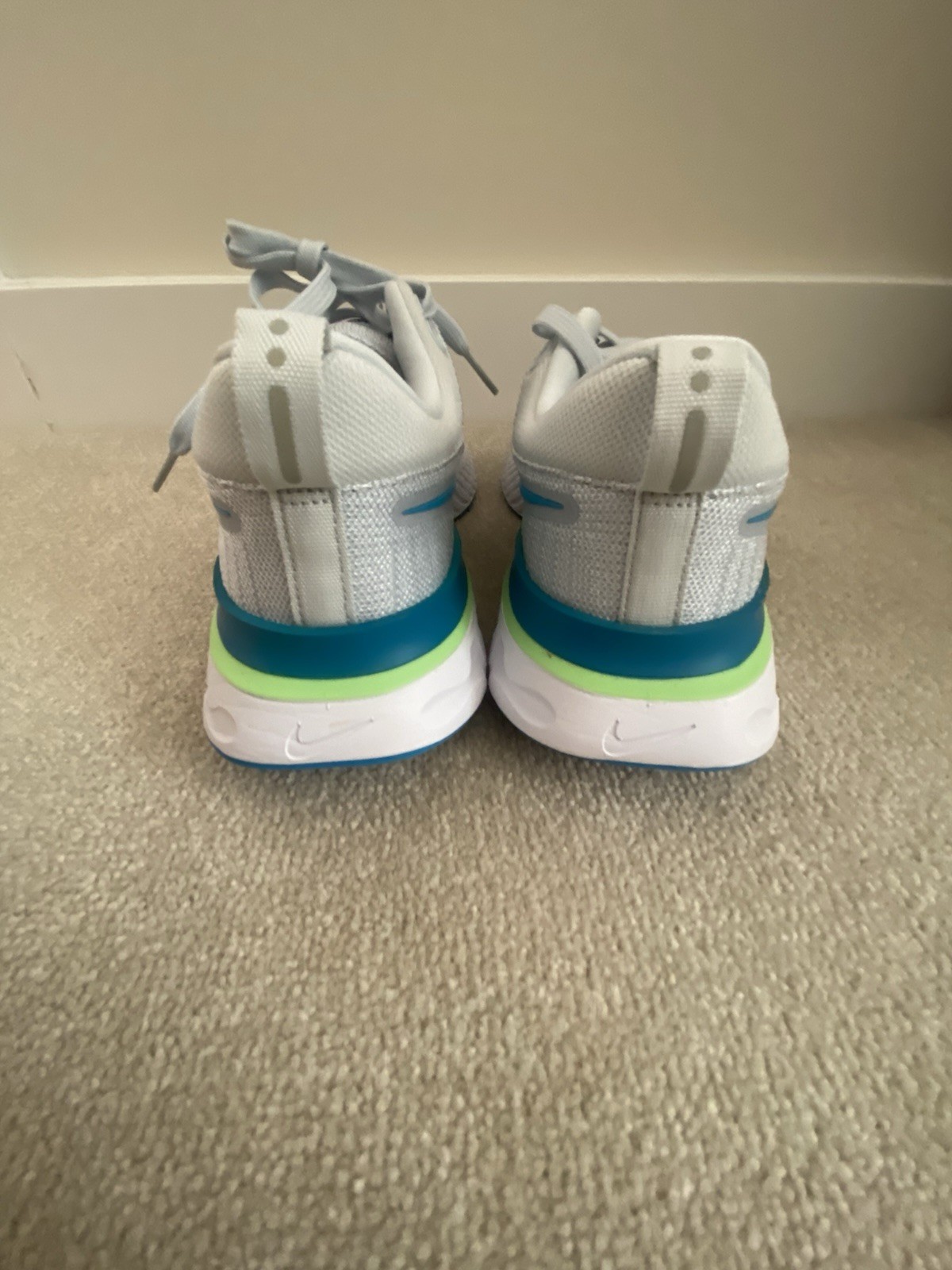 BNWT Nike React Infinity Run Flyknit 2 – Size UK 8 (With Original Box image 3